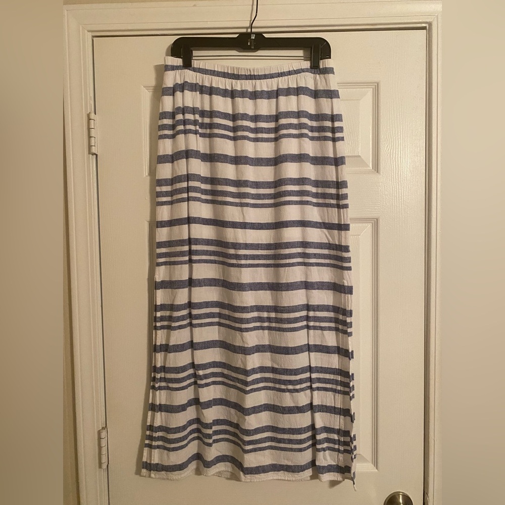 Old Navy. Women’s Striped Blue and White Skirt.Linen.Slits on both Sides.Medium🐠